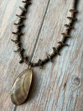 Load image into Gallery viewer, Vintage Mother of Pearl Fetish Shell Necklace