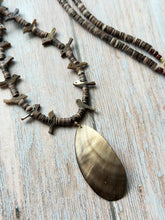 Load image into Gallery viewer, Vintage Mother of Pearl Fetish Shell Necklace