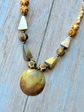 Load image into Gallery viewer, Vintage Mother of Pearl Necklace