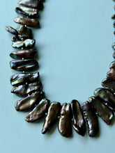 Load image into Gallery viewer, Beautiful Peacock Iridescent Luster Pearl Statement Necklace