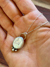 Load image into Gallery viewer, Freshwater Pearl Medallion Necklace
