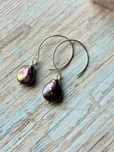 Load image into Gallery viewer, Sterling Silver Iridescent Peacock Pearl  Earrings
