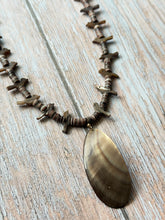 Load image into Gallery viewer, Vintage Mother of Pearl Fetish Shell Necklace
