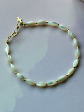 Load image into Gallery viewer, Mermaid Vintage Motner of Pearl 14k Gold Fill Bracelet
