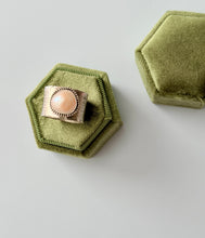 Load image into Gallery viewer, Freshwater Pearl Sterling Silver Ring, Sz 7.25-7.5
