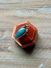 Load image into Gallery viewer, Orange Kyanite and Neon Apatite Sterling Silver Ring, Size 7.5
